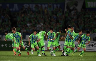 横滨FC客场大胜浦和红钻，取得胜利的简单介绍